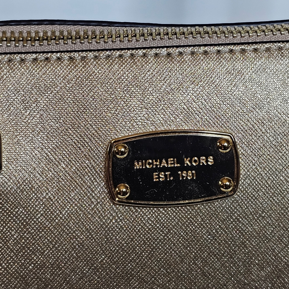 Michael Kors Cindy Large Pale Gold Dome Satchel Handbag Shoulder Tote Crossbody - Picture 3 of 12